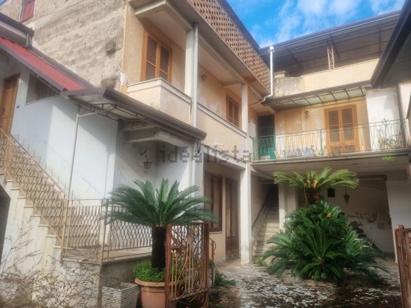 casa indipendente in vendita a Curti