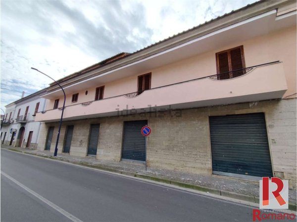 locale commerciale in vendita a Curti