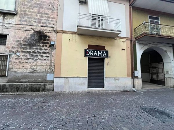 negozio in vendita a Curti