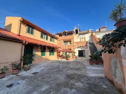 casa indipendente in vendita a Curti