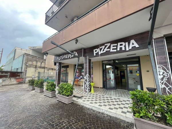 negozio in vendita a Curti