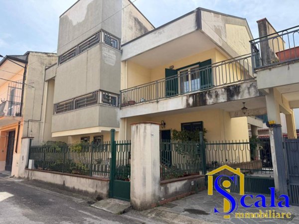 casa indipendente in vendita a Curti