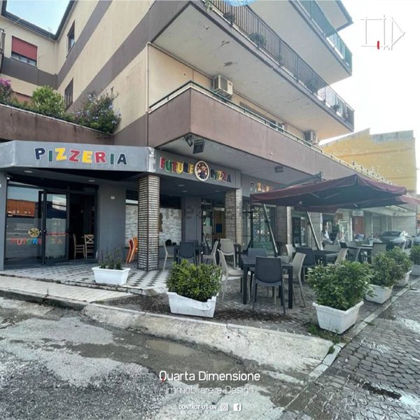 locale commerciale in vendita a Curti