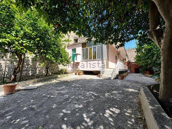 casa indipendente in vendita a Curti