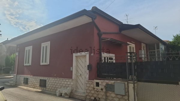casa indipendente in vendita a Curti