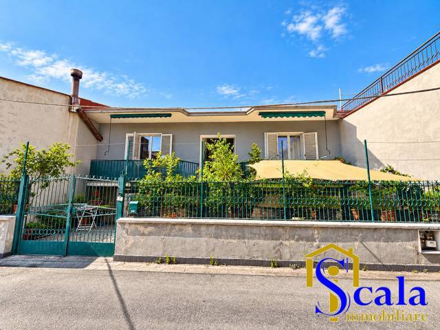 casa indipendente in vendita a Curti