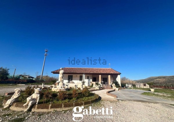 casa indipendente in vendita a Formicola
