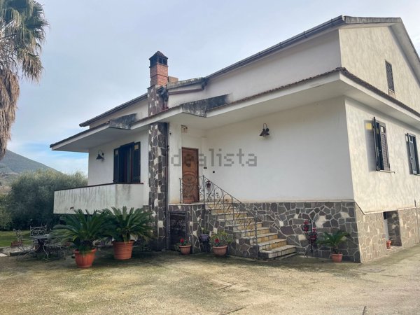 casa indipendente in vendita a Formicola