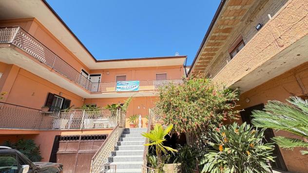 casa indipendente in vendita a Francolise in zona Sant'Andrea del Pizzone