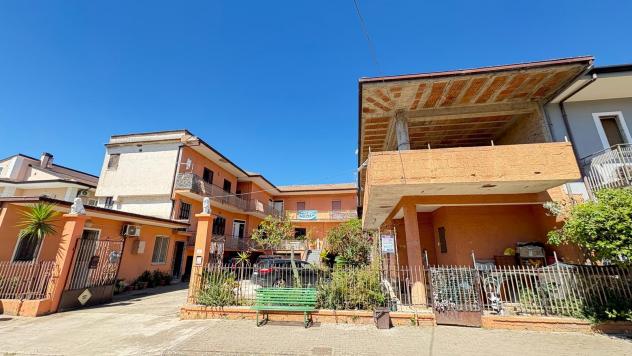 casa indipendente in vendita a Francolise in zona Sant'Andrea del Pizzone