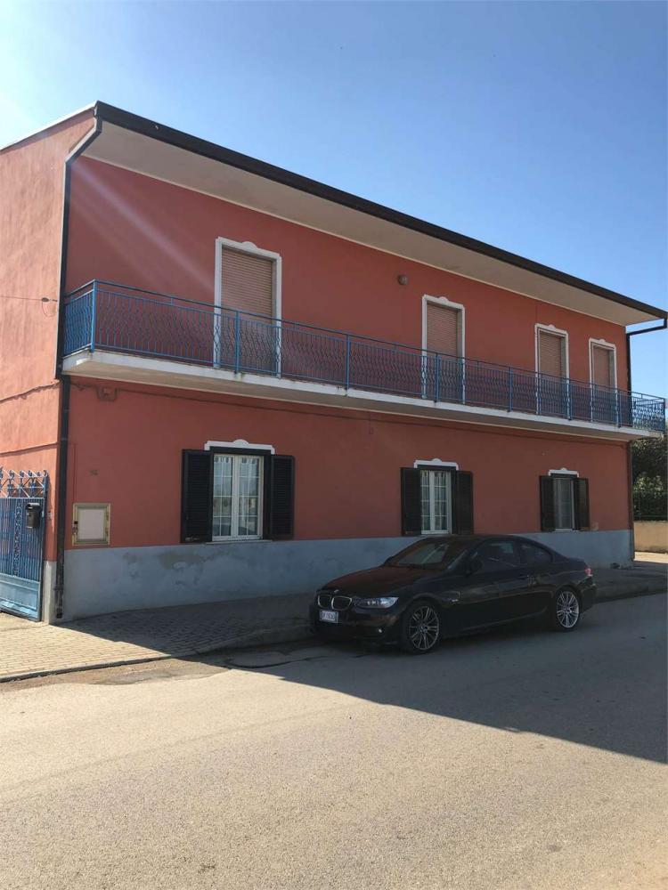 appartamento in vendita a Francolise in zona Sant'Andrea del Pizzone