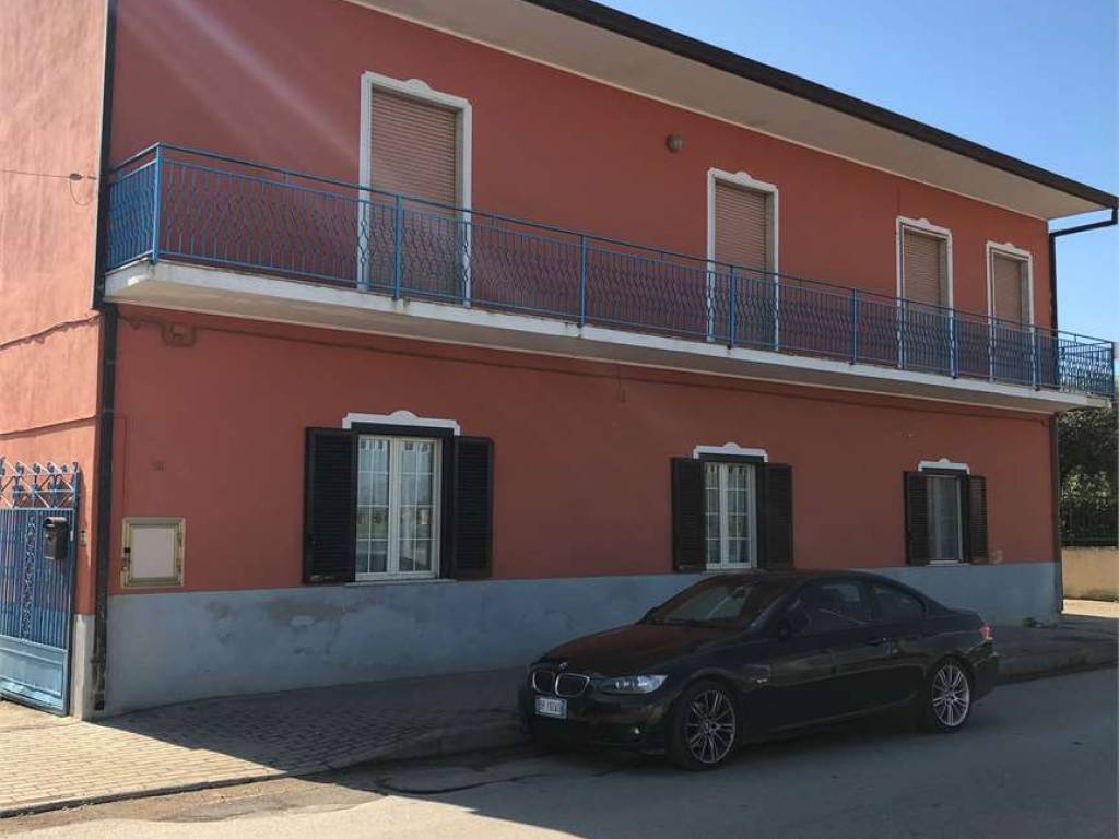 intera palazzina in vendita a Francolise