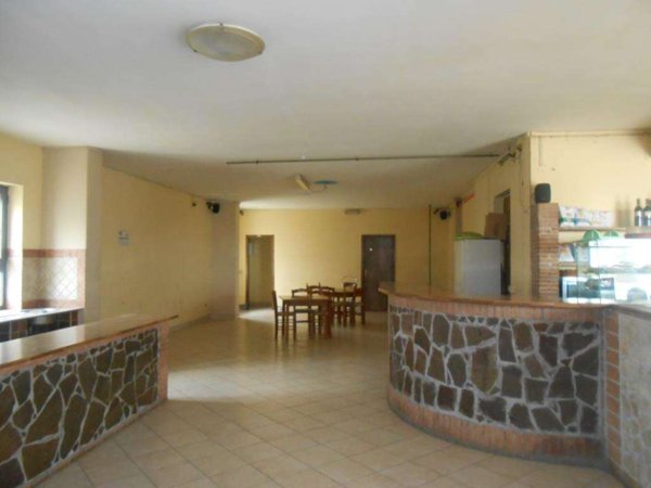 locale commerciale in vendita a Francolise in zona Sant'Andrea del Pizzone