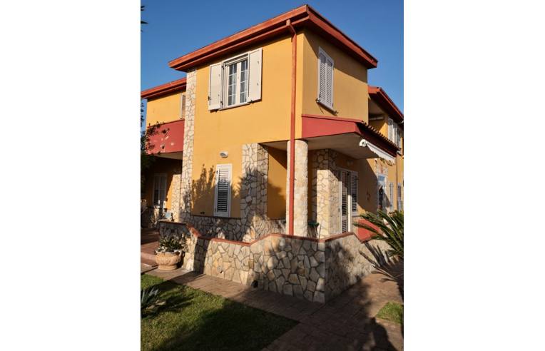 casa indipendente in vendita a Francolise in zona Sant'Andrea del Pizzone