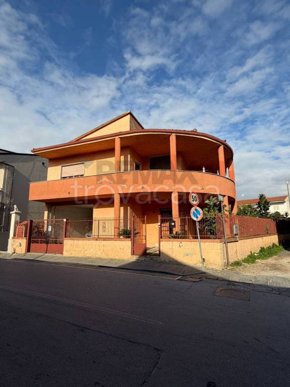 casa indipendente in vendita a Francolise in zona Sant'Andrea del Pizzone