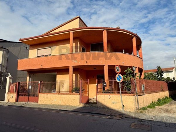 casa indipendente in vendita a Francolise in zona Sant'Andrea del Pizzone