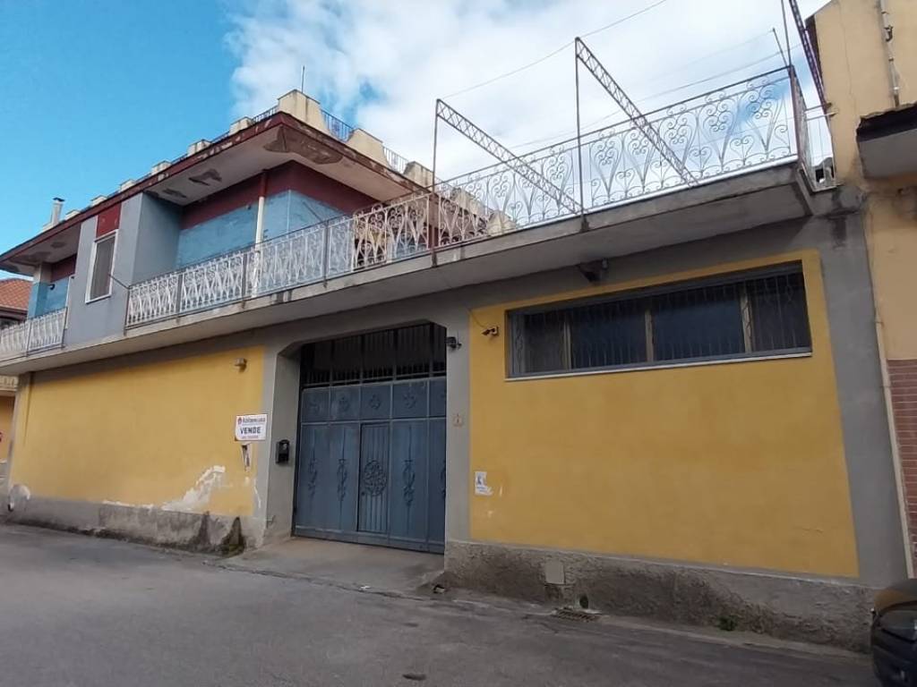 casa indipendente in vendita a Frignano