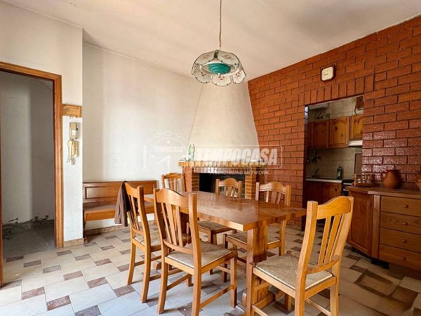 casa indipendente in vendita a Frignano