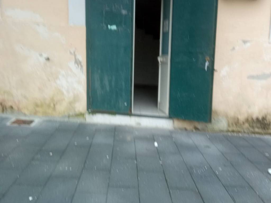 negozio in vendita a Frignano