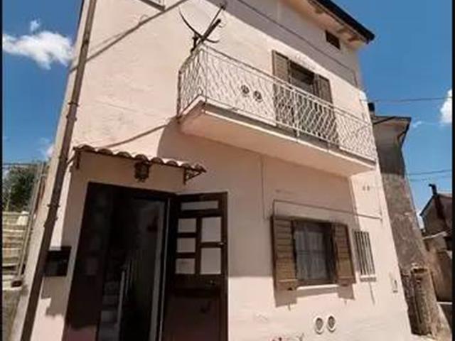 casa indipendente in vendita a Galluccio