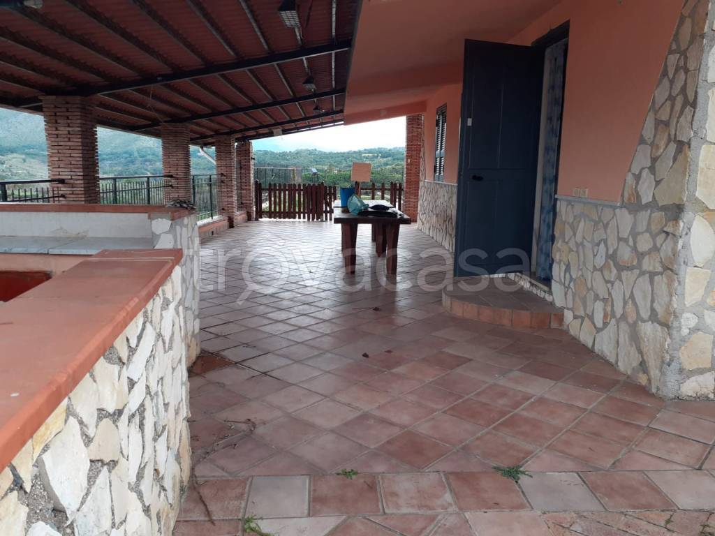 casa indipendente in vendita a Galluccio in zona Campo