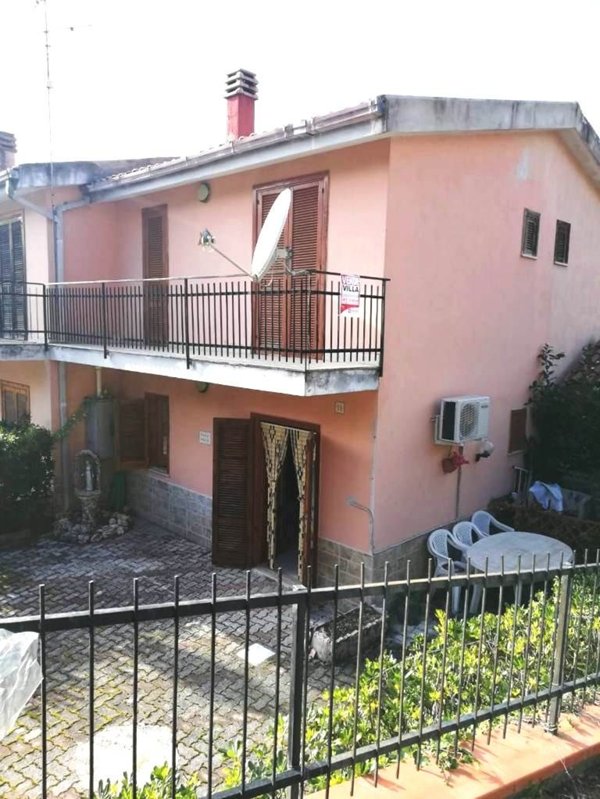 casa indipendente in vendita a Galluccio in zona San Clemente