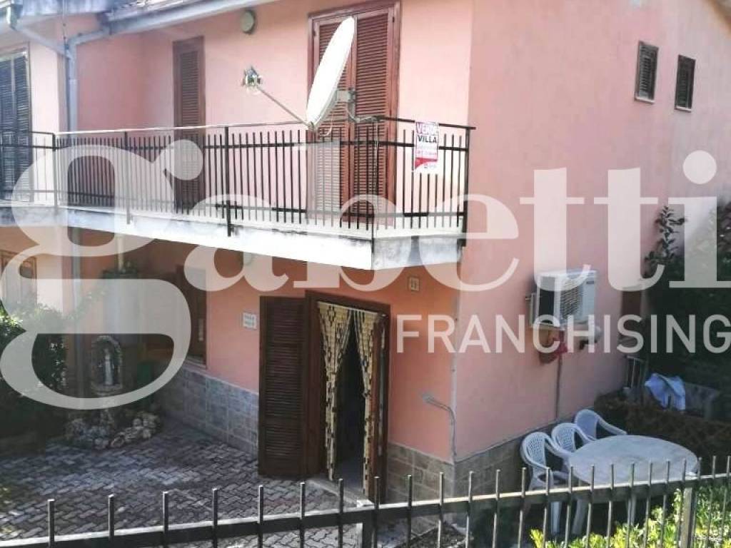 casa indipendente in vendita a Galluccio in zona San Clemente