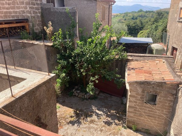 casa indipendente in vendita a Galluccio in zona Vaglie