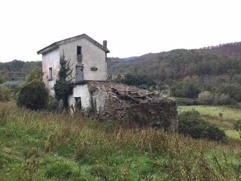 casa indipendente in vendita a Galluccio in zona San Clemente