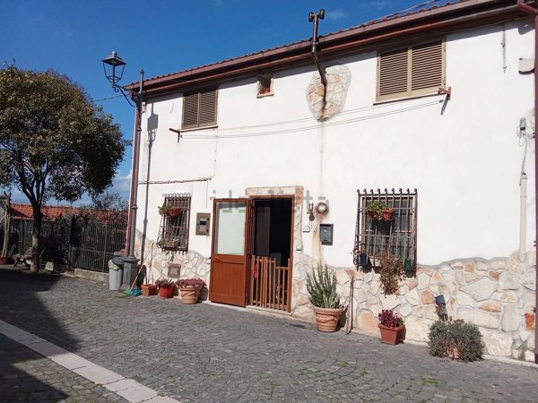 casa indipendente in vendita a Galluccio