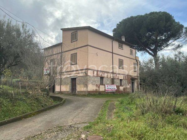 casa indipendente in vendita a Galluccio in zona San Clemente
