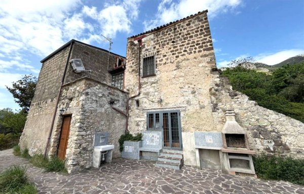 casa indipendente in vendita a Galluccio in zona Vaglie