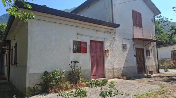 casa indipendente in vendita a Gioia Sannitica in zona Calvisi