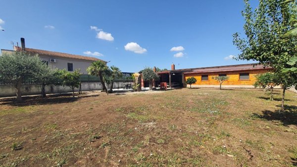 capannone in vendita a Gricignano di Aversa
