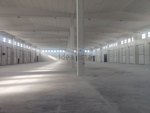 capannone in vendita a Gricignano di Aversa