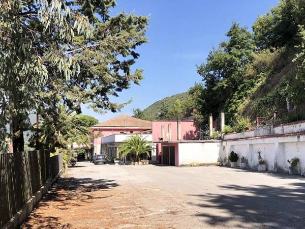 intera palazzina in vendita a Liberi