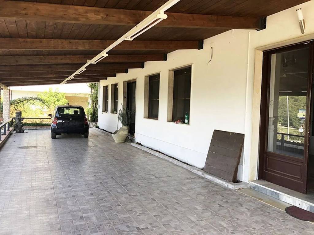 intera palazzina in vendita a Liberi