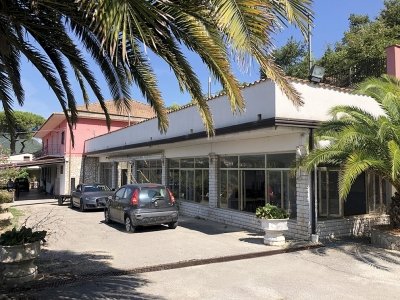 negozio in vendita a Liberi