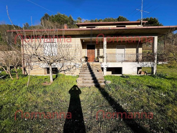 casa indipendente in vendita a Liberi