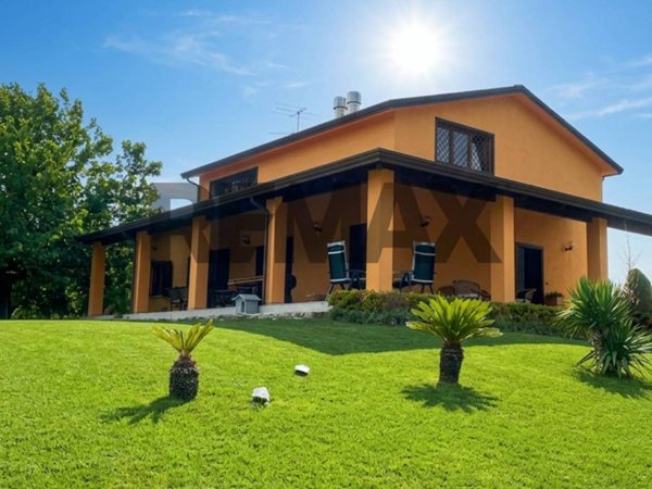 casa indipendente in vendita a Liberi