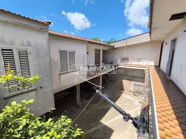 intera palazzina in vendita a Lusciano
