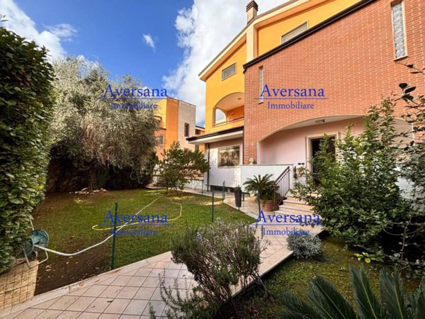 casa indipendente in vendita a Lusciano