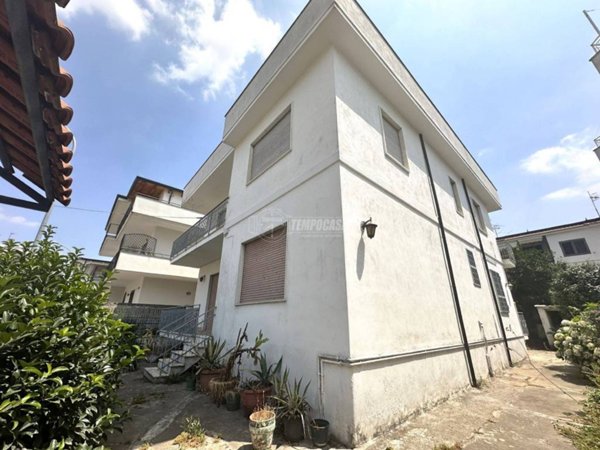 intera palazzina in vendita a Lusciano