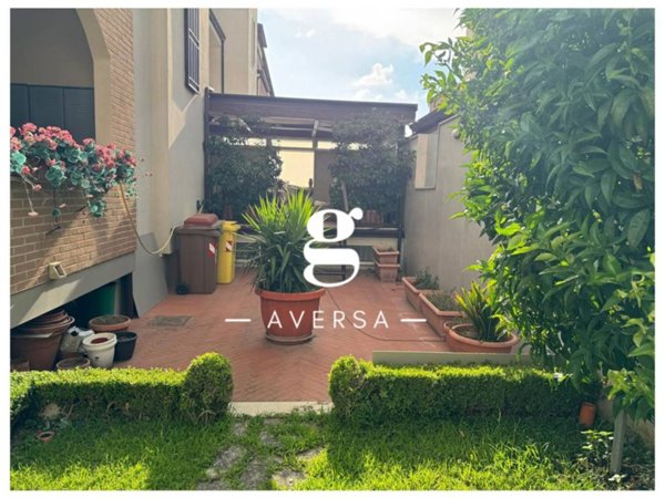 casa indipendente in vendita a Lusciano