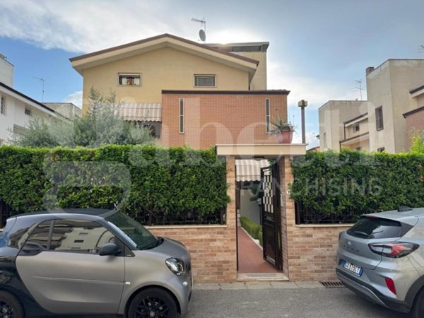 casa indipendente in vendita a Lusciano