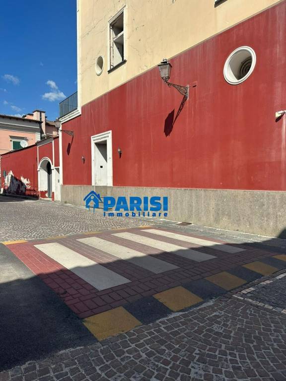 locale commerciale in vendita a Lusciano