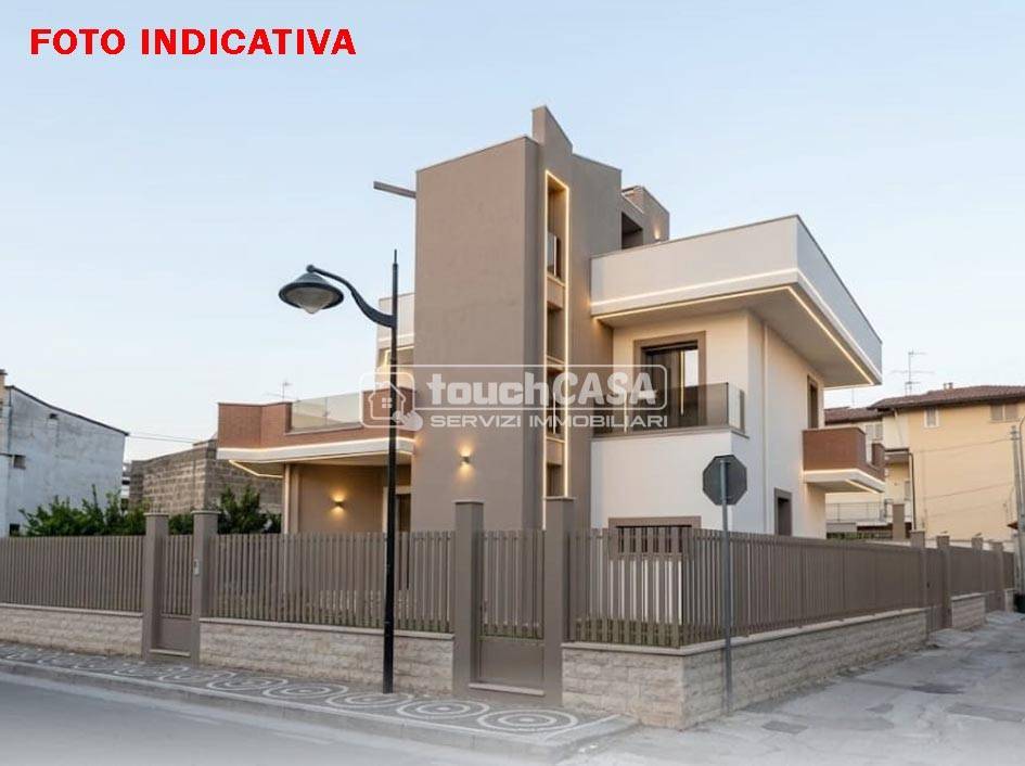 casa indipendente in vendita a Lusciano