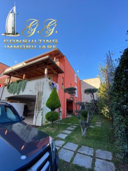 casa indipendente in vendita a Lusciano