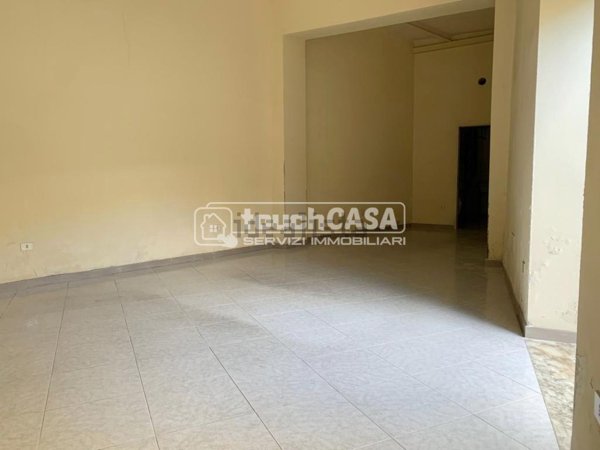 locale commerciale in vendita a Lusciano