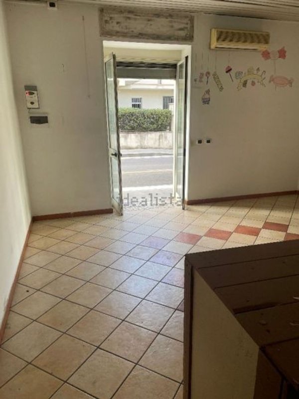 locale commerciale in vendita a Lusciano